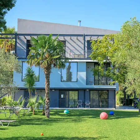Bikini Apartment *
